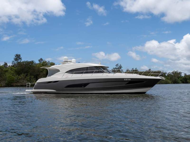 Riviera 5400 Sport Yacht