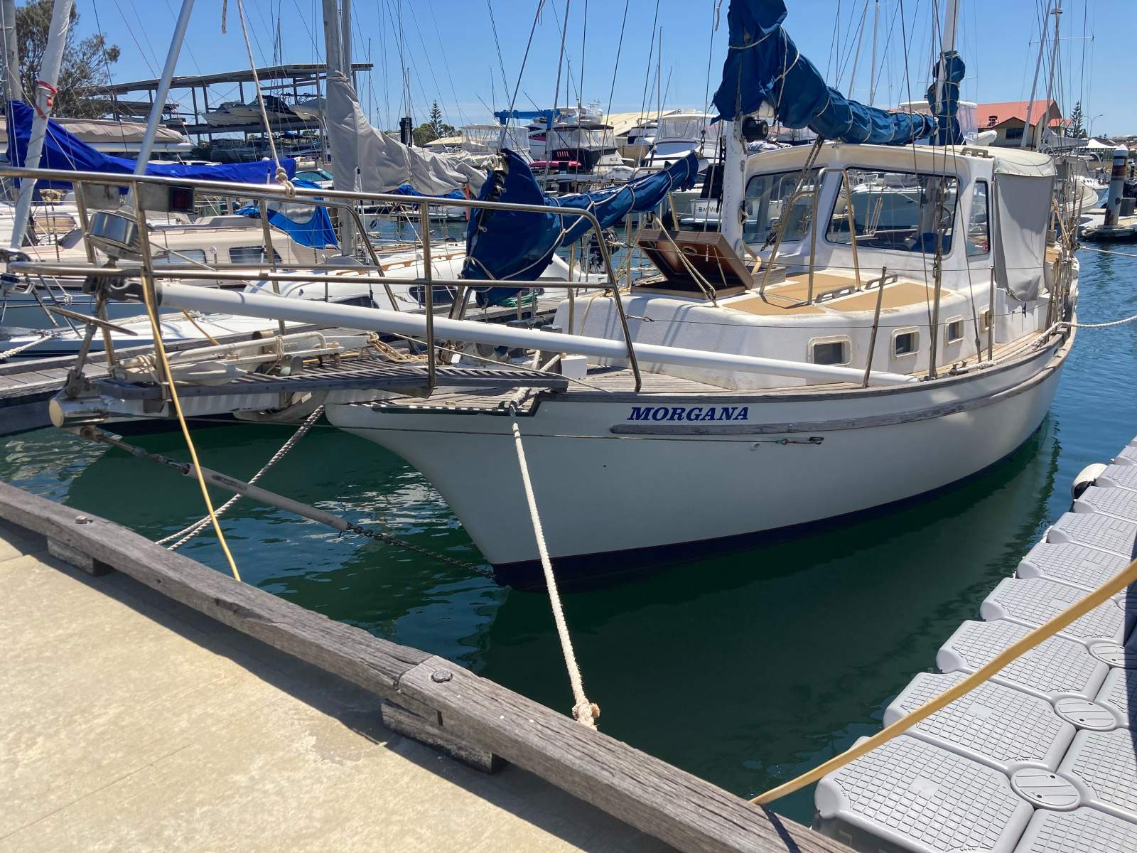Roberts 33 ft Center Cockpit pilot House (Perth WA)