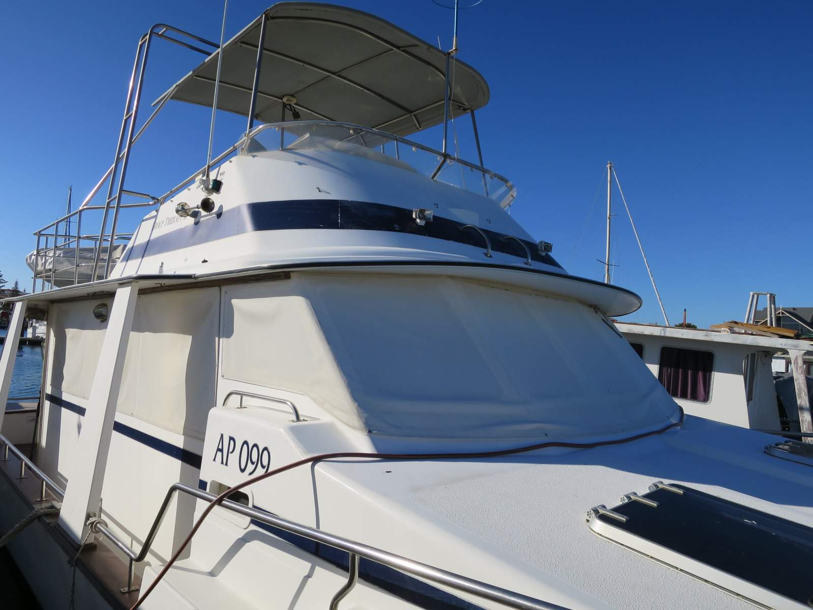 Ocean Trek Flybridge Multi Hull 45' TWO BEDROOM WATERFRONT APPARTMENT