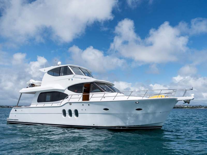 Activa 5800 Raised Pilothouse