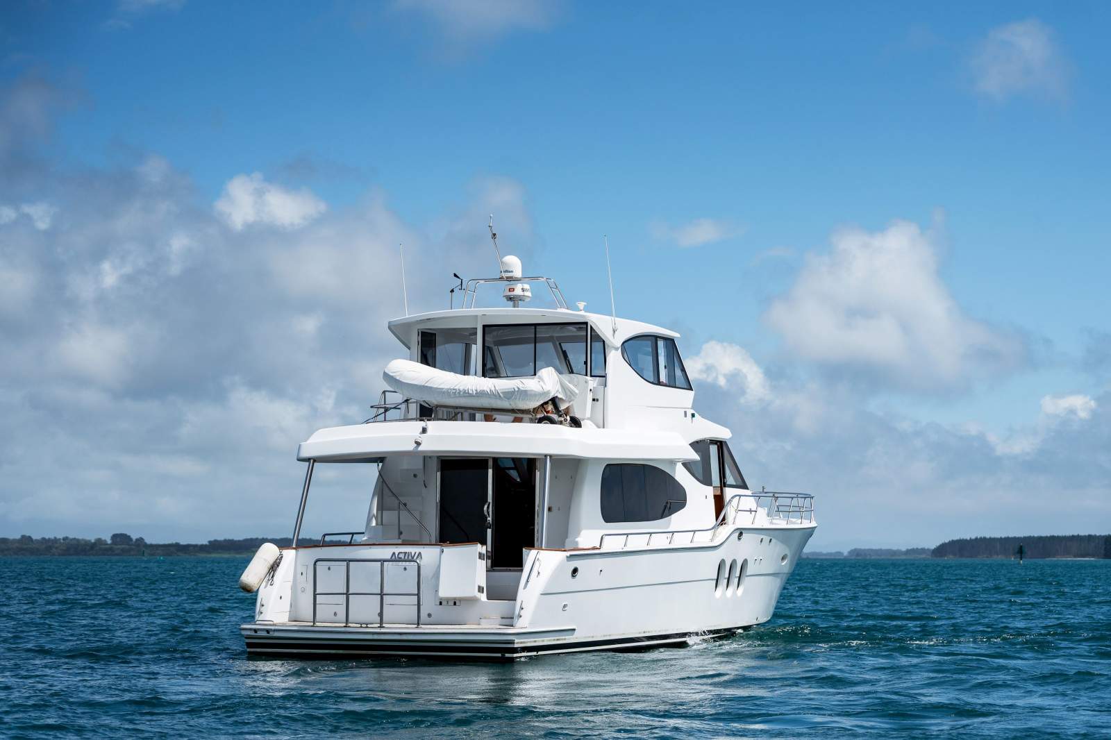 Activa 5800 Raised Pilothouse