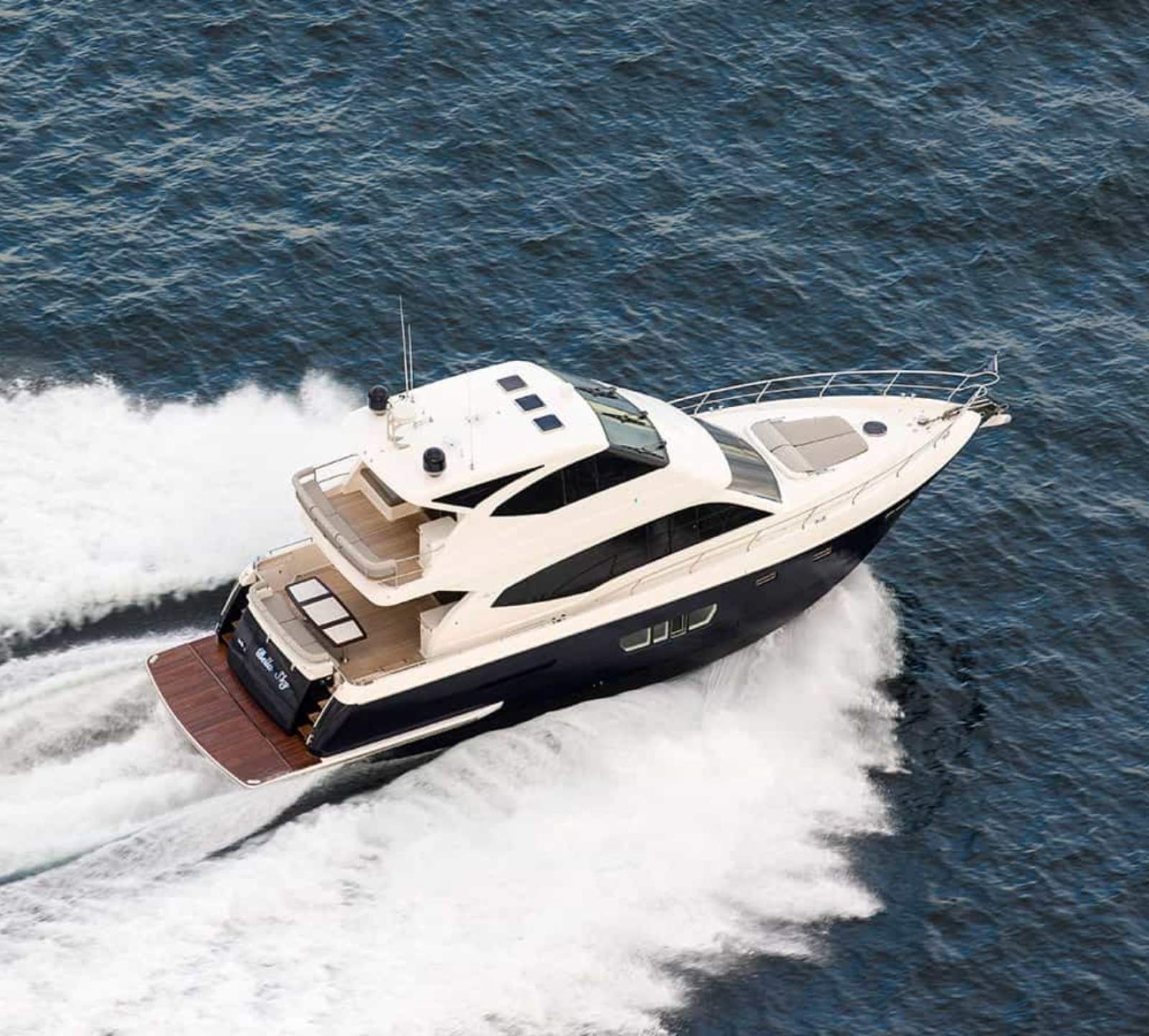 Whitehaven 6000 Flybridge
