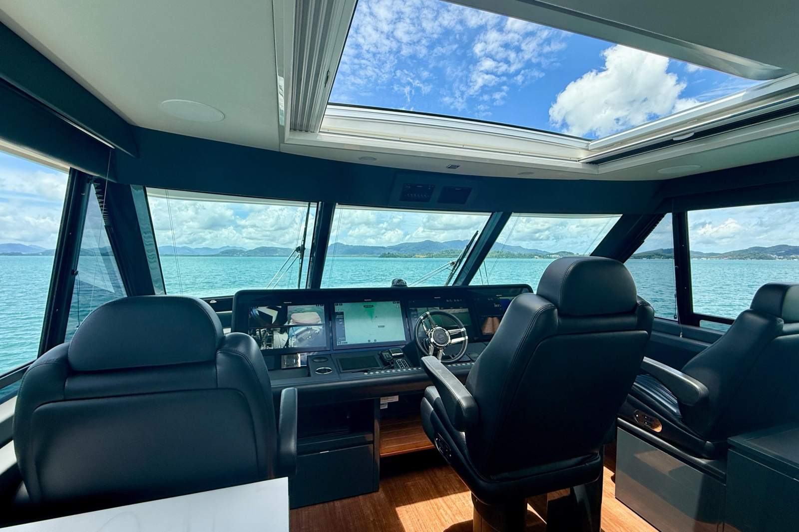 Bmc Riley Riviera Riviera 78 Motor Yacht Enclosed Bridge Deck -Ultimate owner-operated ...