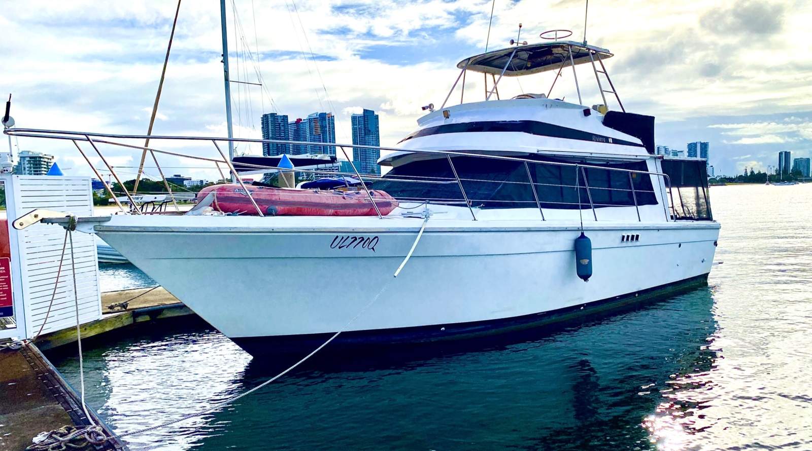 Riviera 38 Flybridge Fixed Bimini
