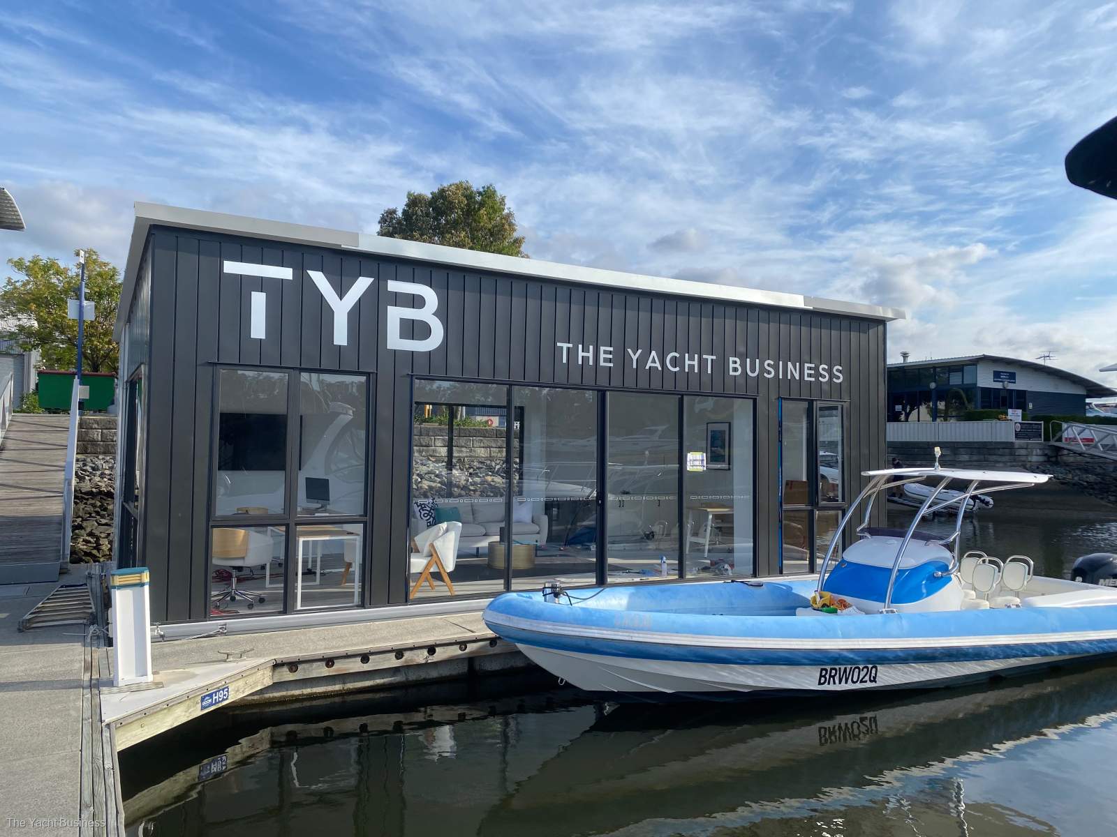 Custom FLOATING OFFICE | Office Pontoon