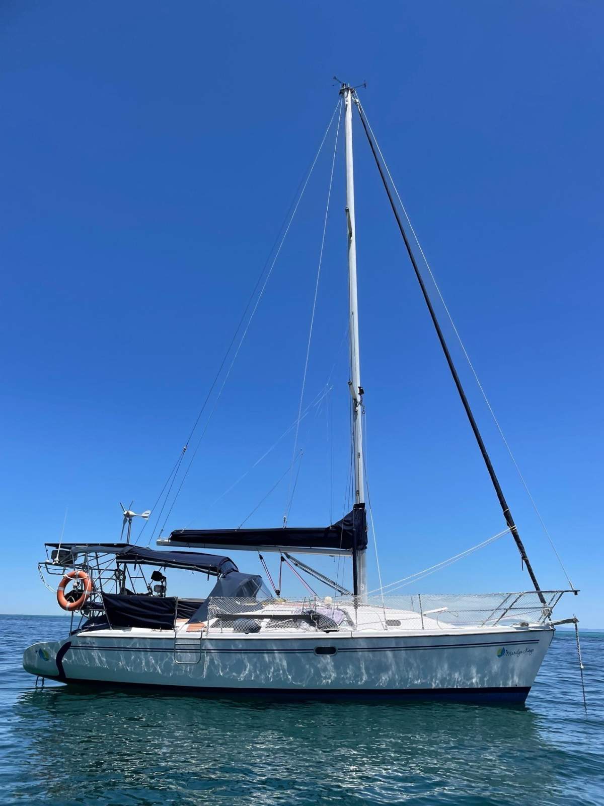 Catalina 310:Beautiful lines and extended scoop