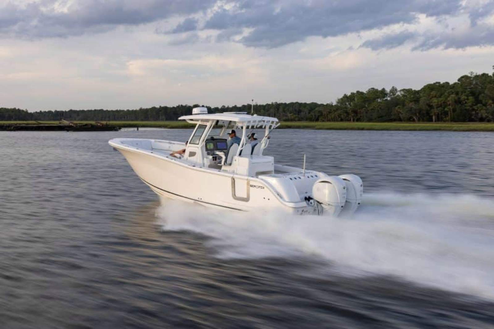 Sea Fox 328 Commander