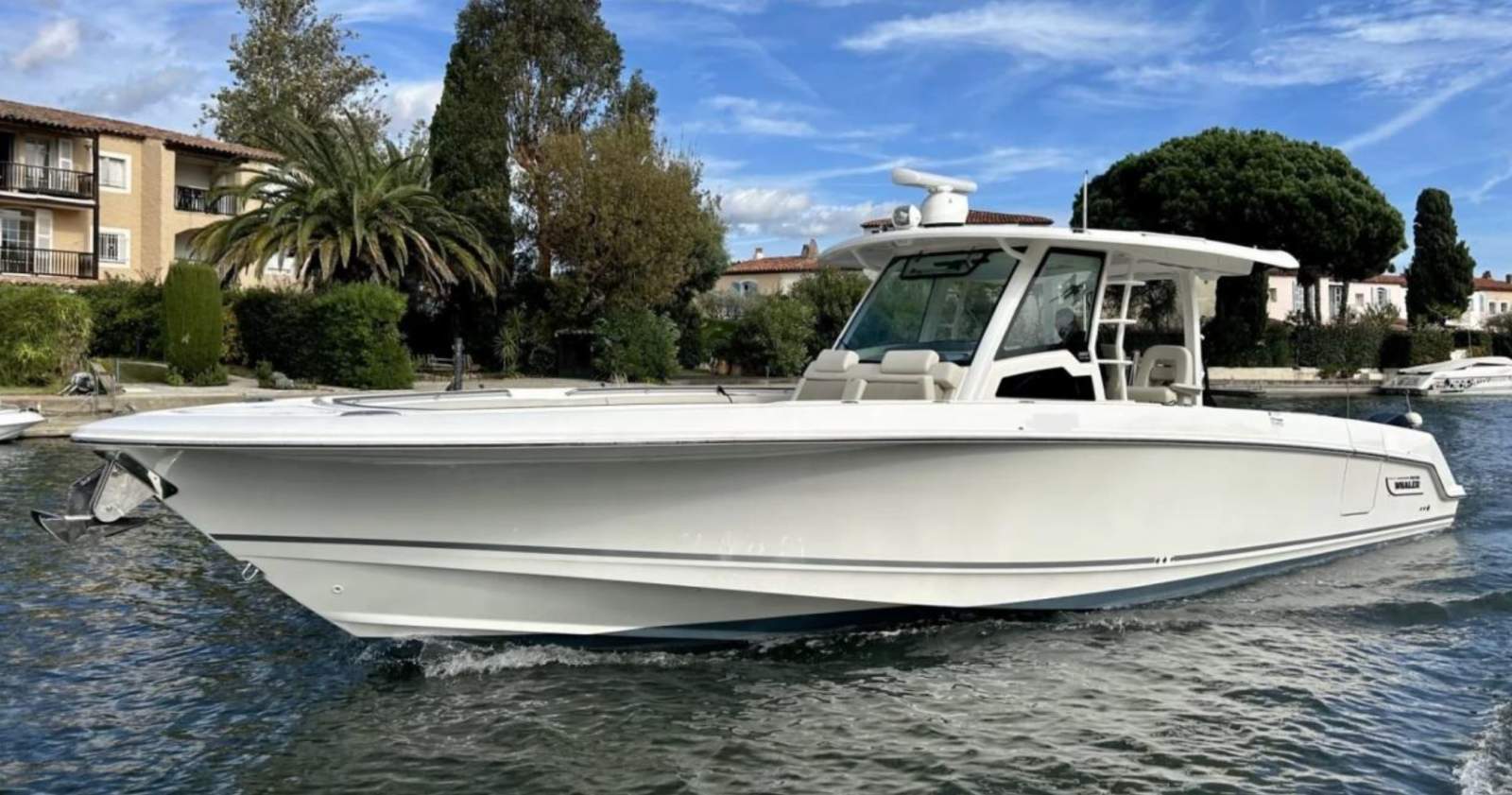 Boston Whaler 380 Outrage