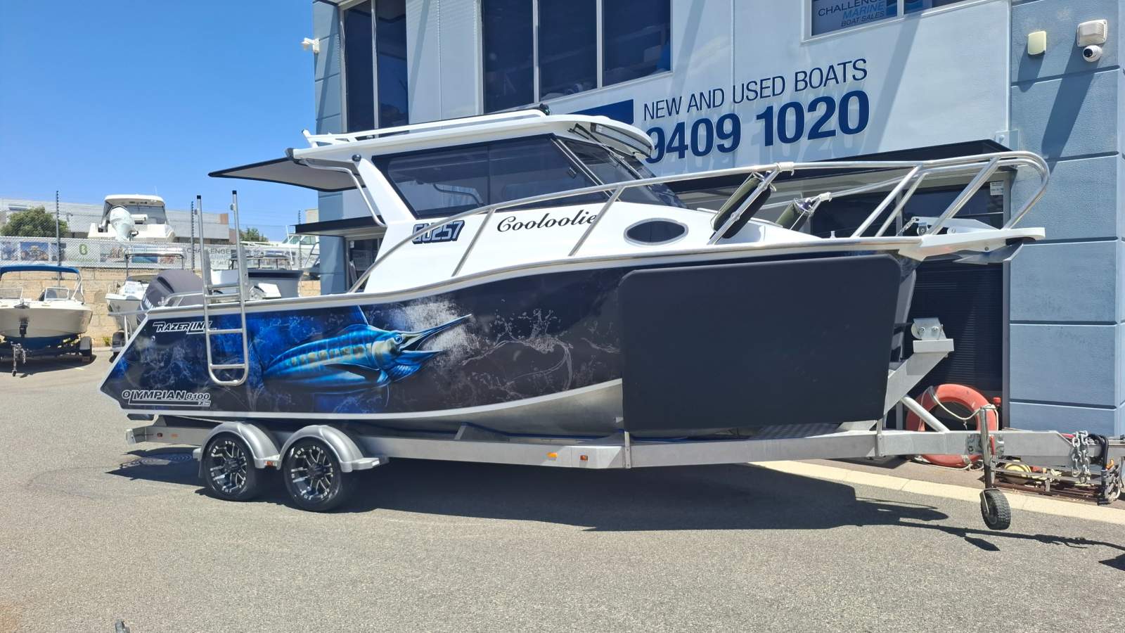 Razerline 8100 Olympian - With Twin Yamaha 150HP 4-Strokes 210 Hours