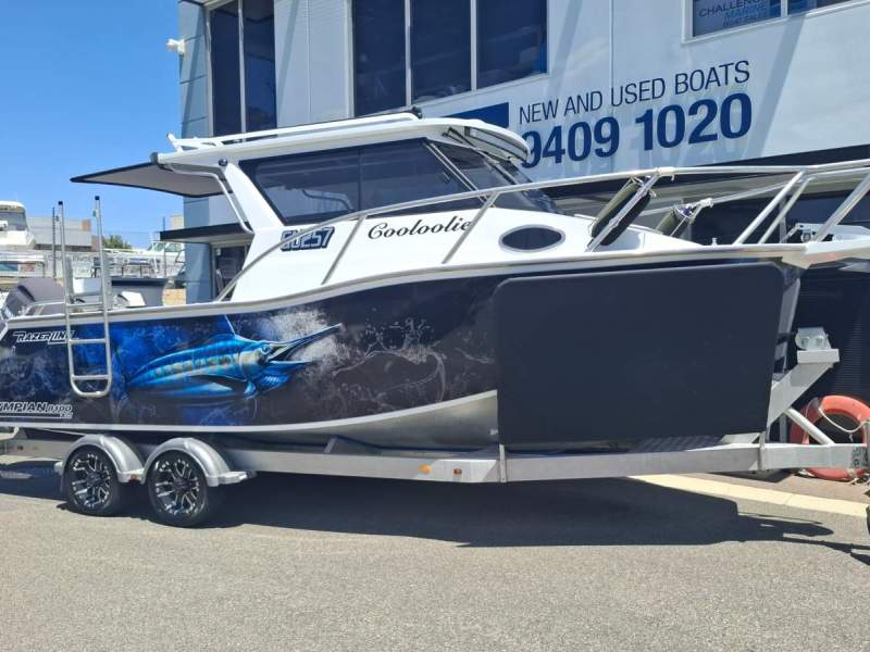 Razerline 8100 Olympian - With Twin Yamaha 150HP 4-Strokes 210 Hours