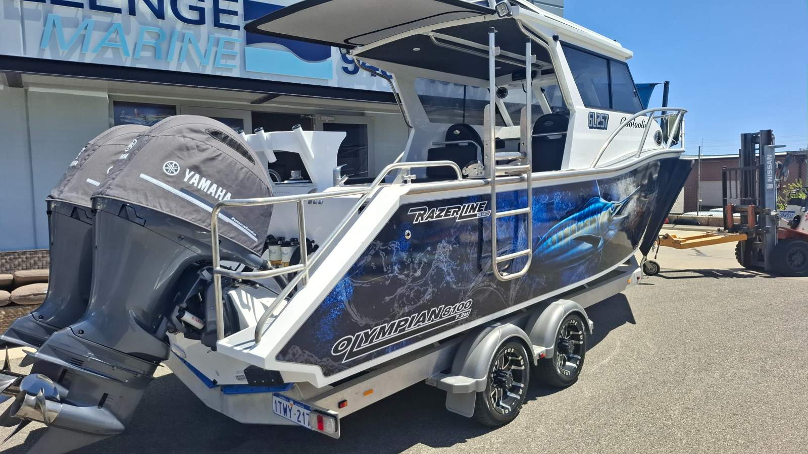 Razerline 8100 Olympian - With Twin Yamaha 150HP 4-Strokes 210 Hours