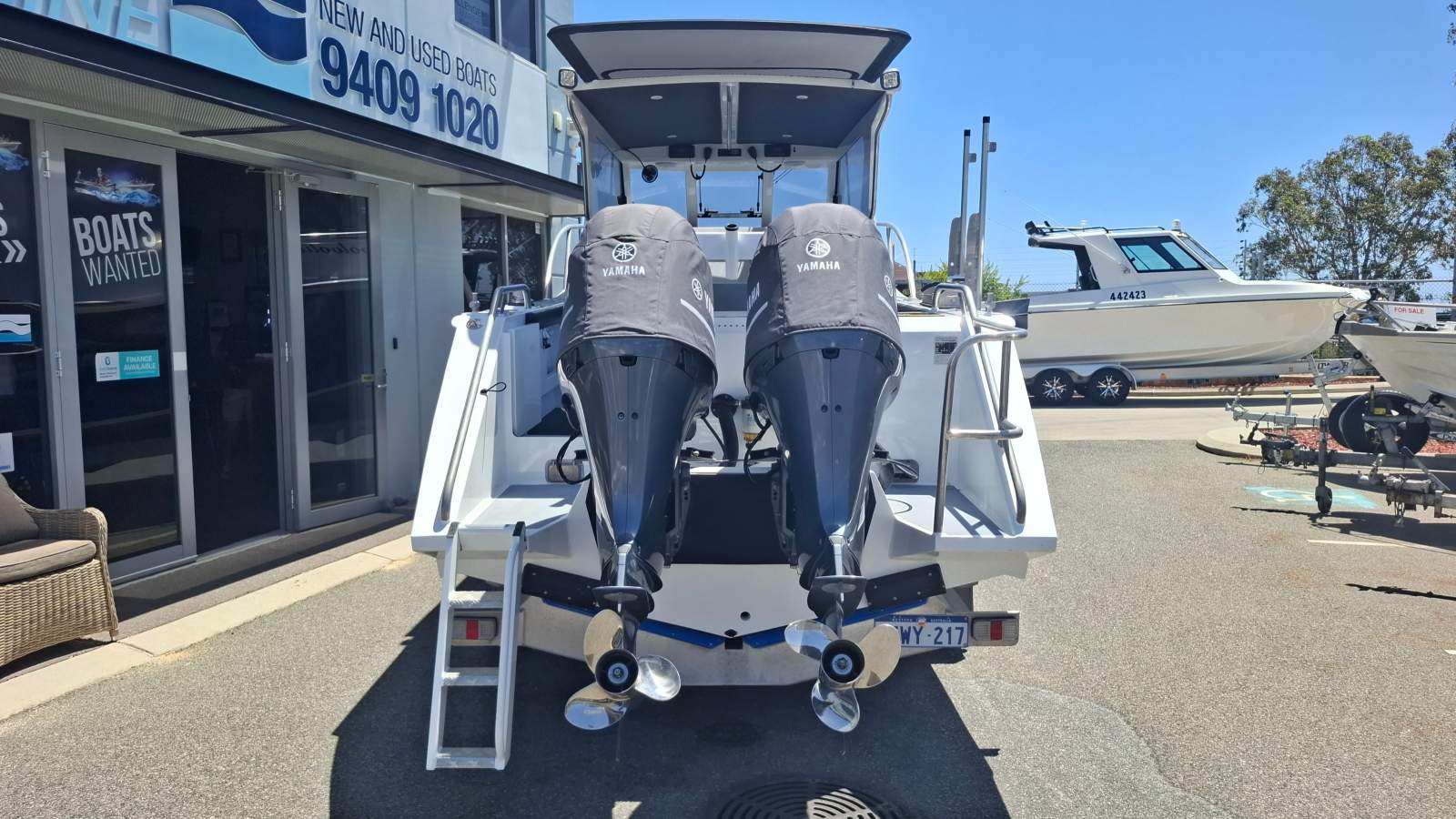 Razerline 8100 Olympian - With Twin Yamaha 150HP 4-Strokes 210 Hours