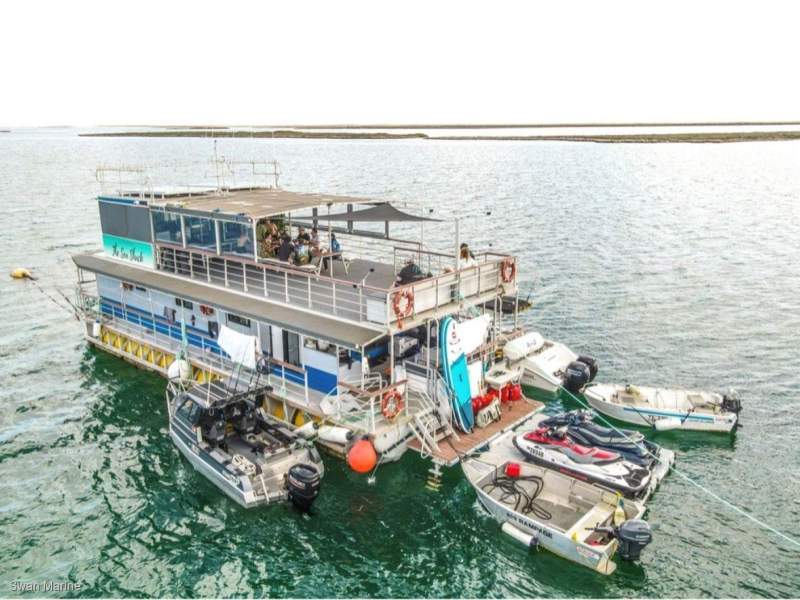 Custom Pontoon 18.3m