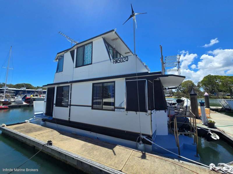 Explorer Weekender 33 Houseboat