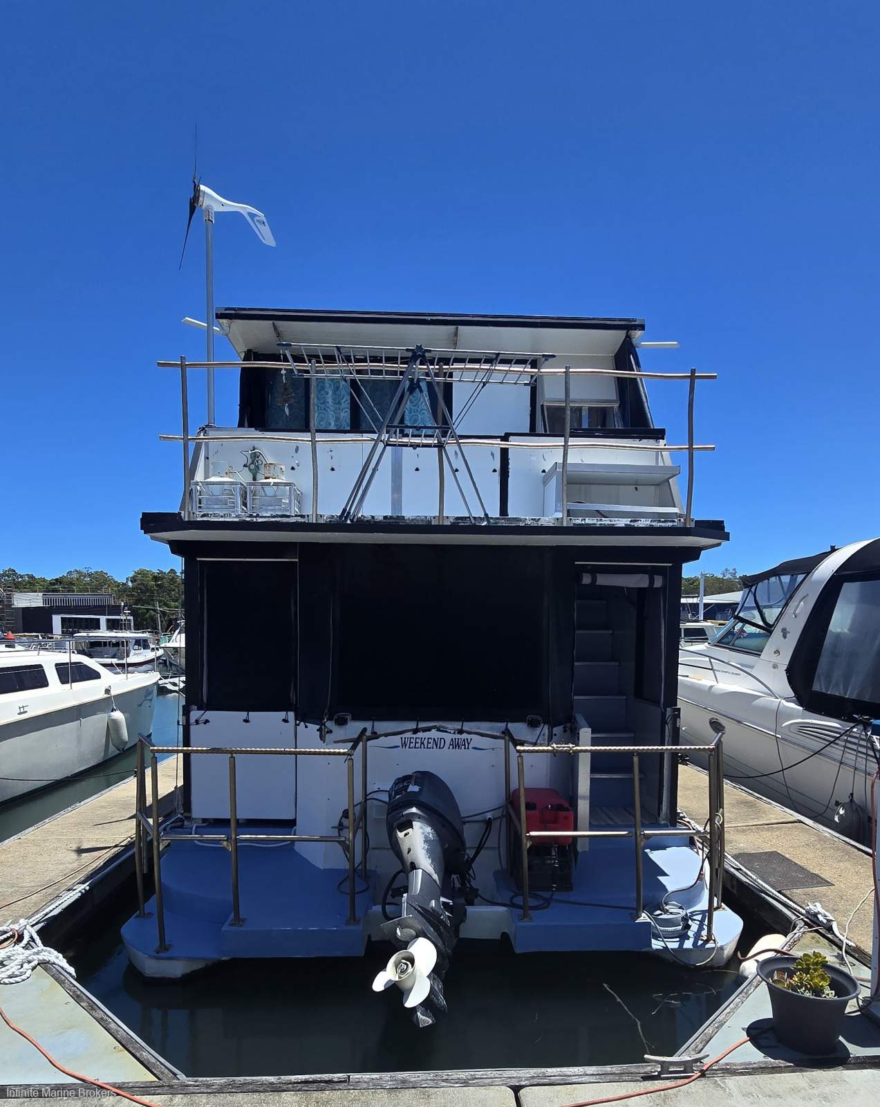 Explorer Weekender 33 Houseboat