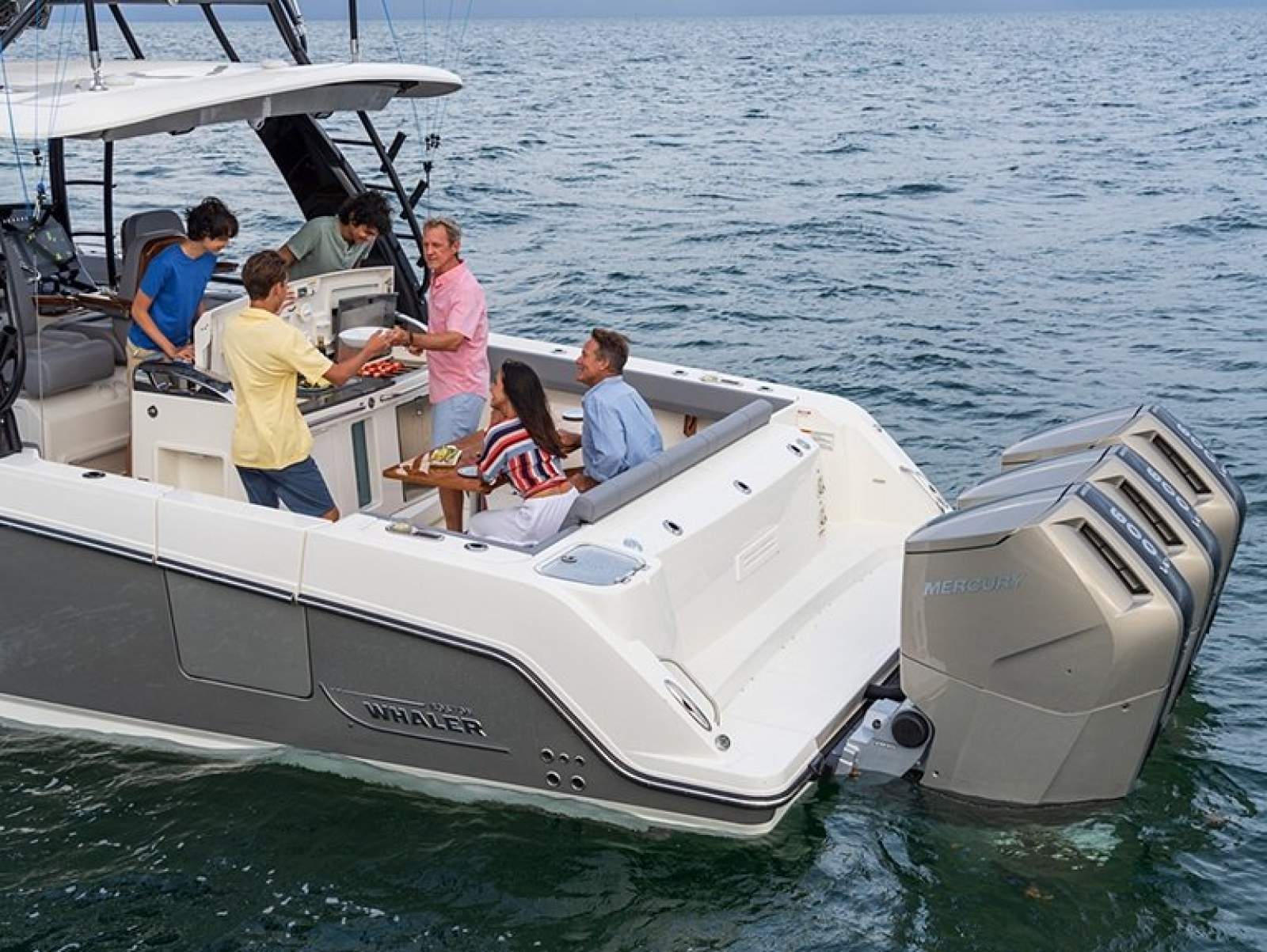 Boston Whaler 420 Outrage Centre Console