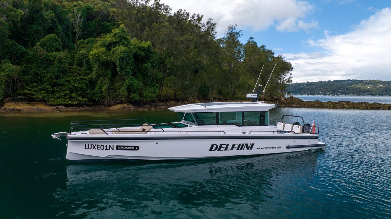 Axopar 37 XC Cross Cabin 'DELFINI'