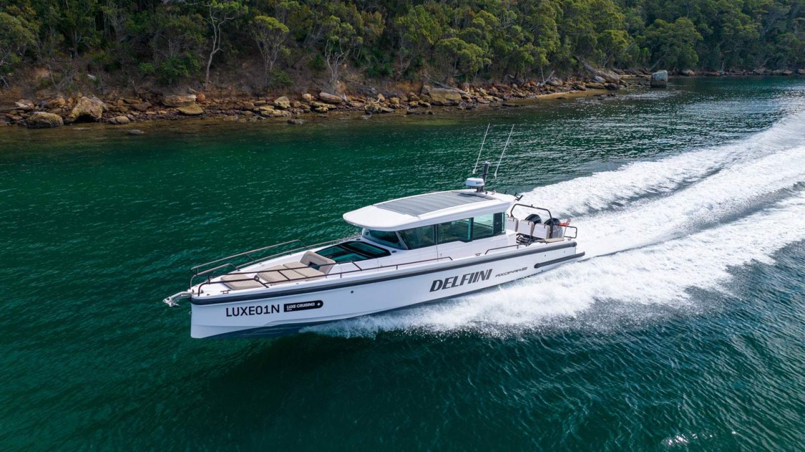 Axopar 37 XC Cross Cabin 'DELFINI'