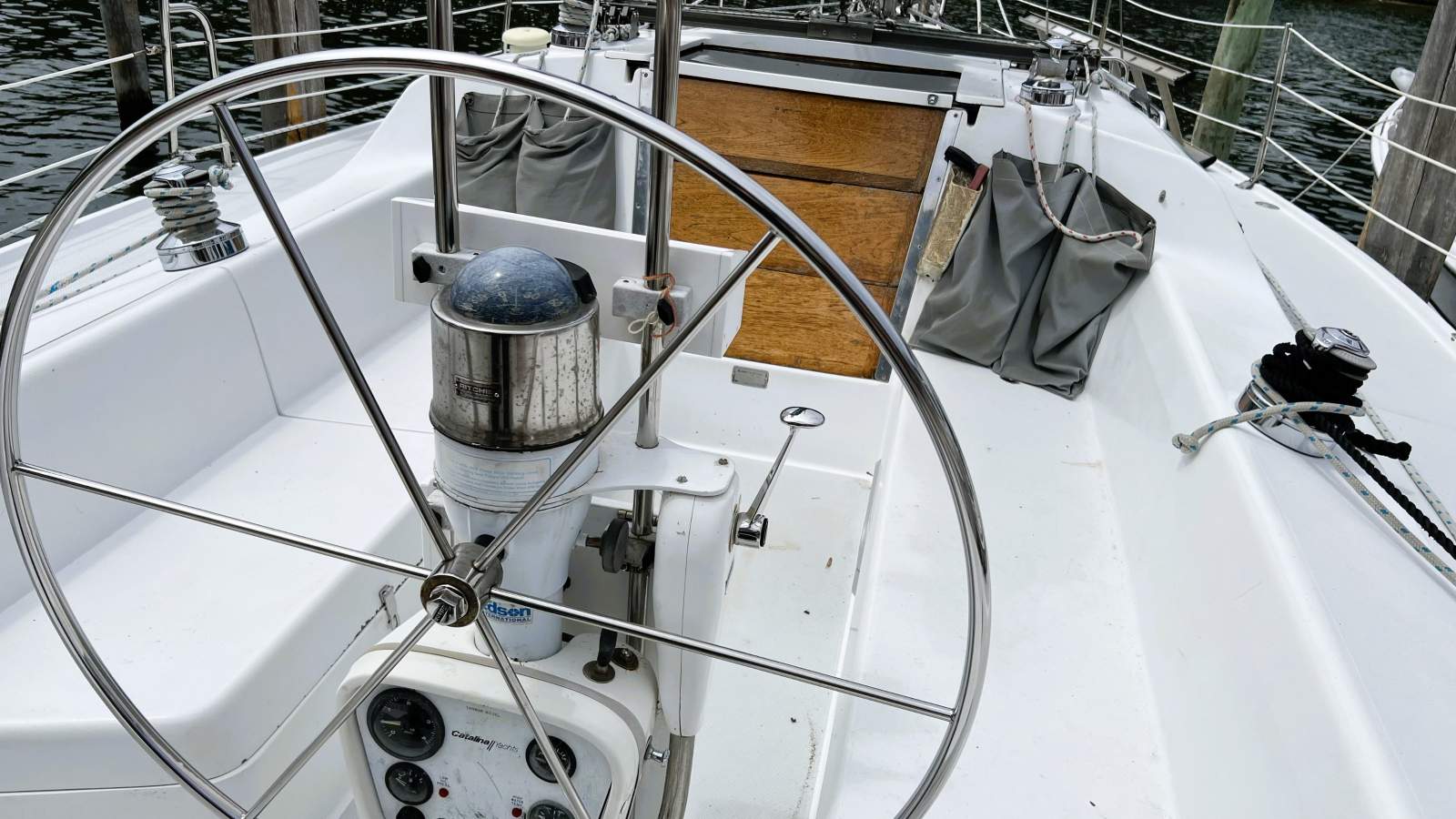 Catalina 320