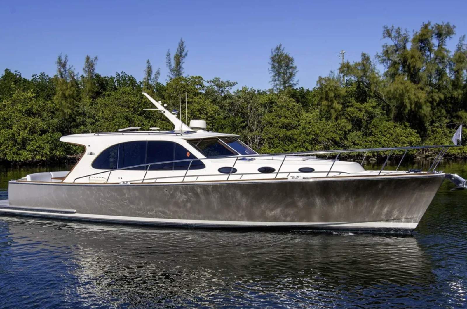 Palm Beach Motor Yachts 42
