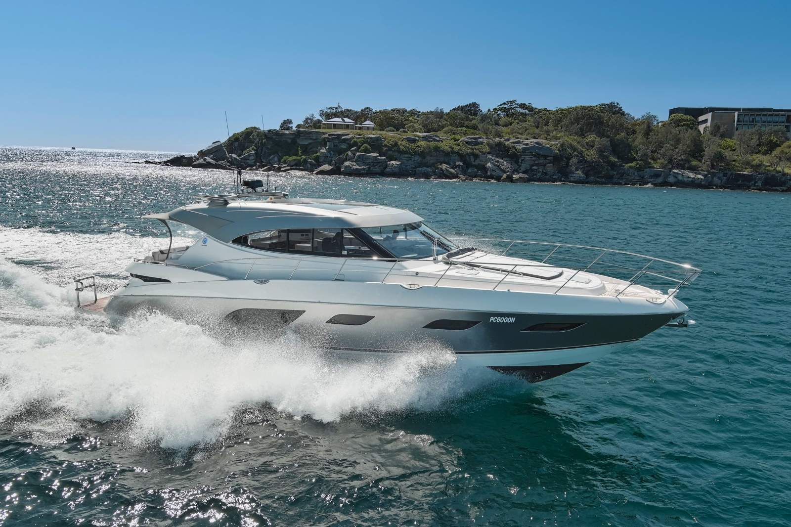 Riviera 6000 Sport Yacht Platinum Edition