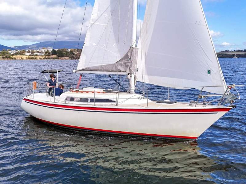 Traditional 30 EXTENSIVELY UPGRADED, IMPRESSIVE CRUISER/RACER!