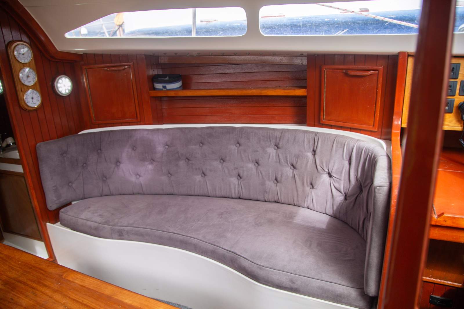 Traditional 30 EXTENSIVELY UPGRADED, IMPRESSIVE CRUISER/RACER! For Sale ...