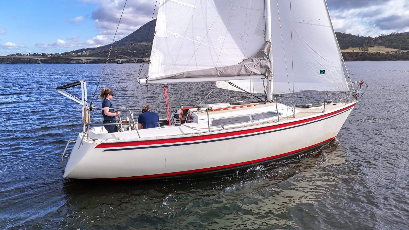 Traditional 30 EXTENSIVELY UPGRADED, IMPRESSIVE CRUISER/RACER!