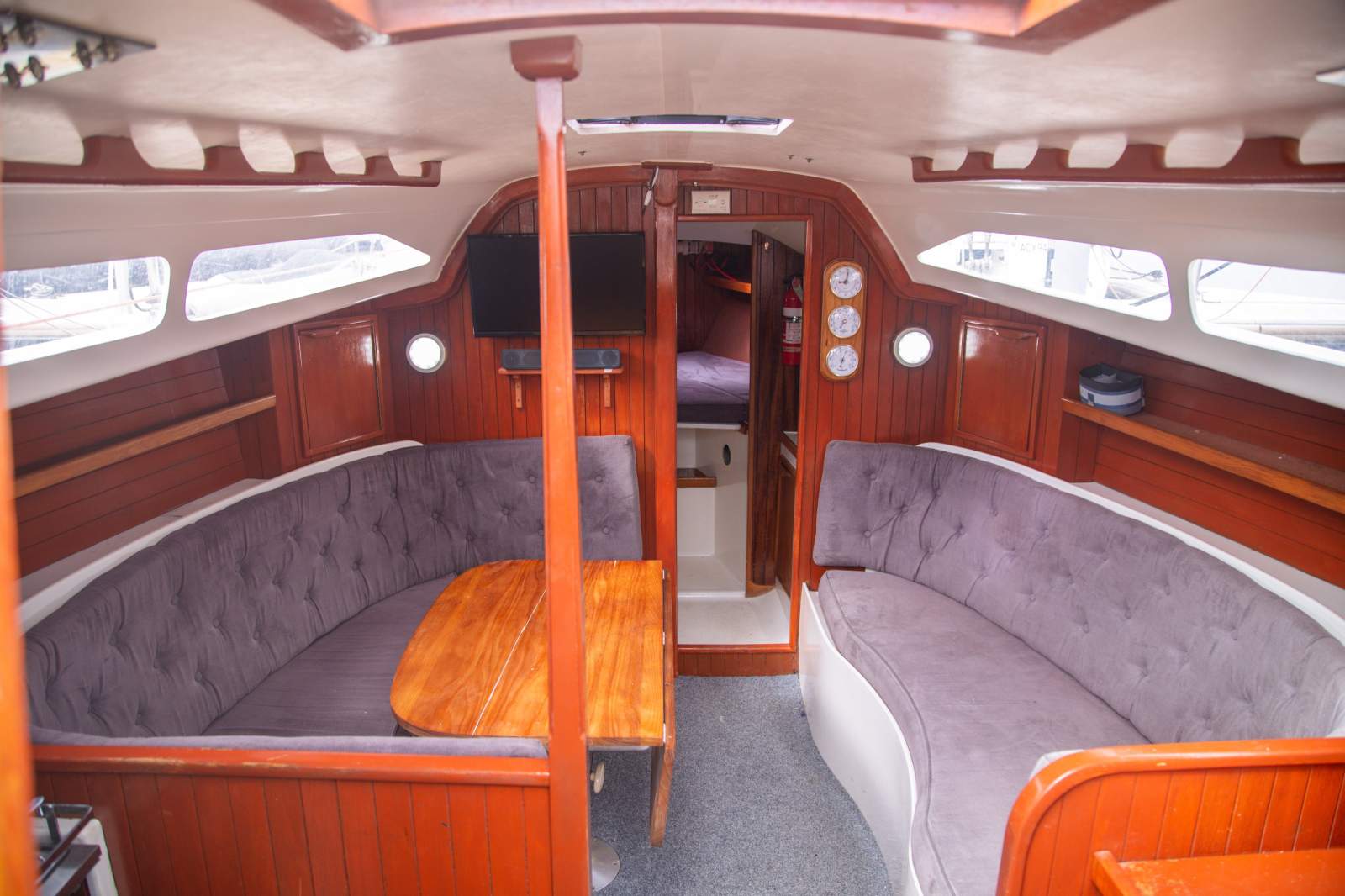 Traditional 30 EXTENSIVELY UPGRADED, IMPRESSIVE CRUISER/RACER! For Sale ...