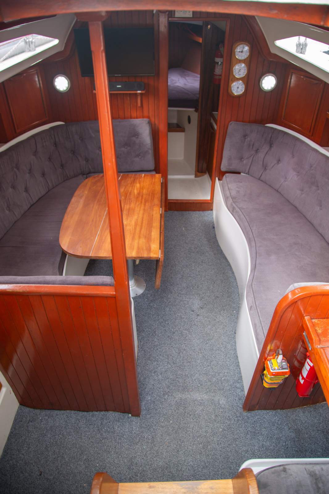 Traditional 30 EXTENSIVELY UPGRADED, IMPRESSIVE CRUISER/RACER! For Sale ...