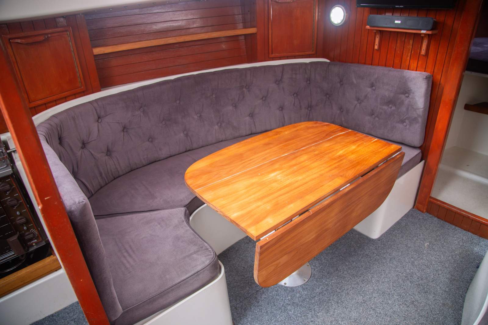 Traditional 30 EXTENSIVELY UPGRADED, IMPRESSIVE CRUISER/RACER! For Sale ...