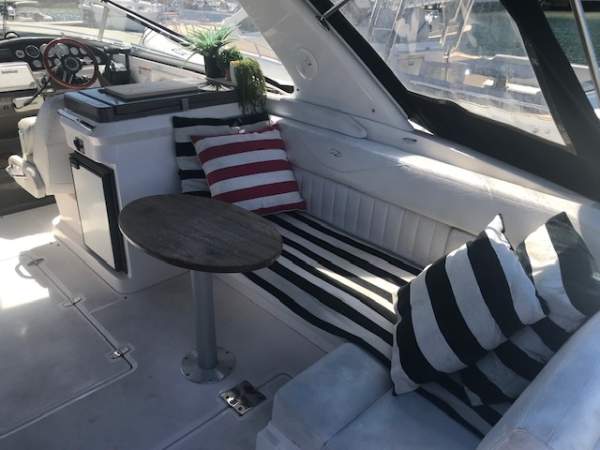 Regal 3350:Wrap-around seating designed for socialising