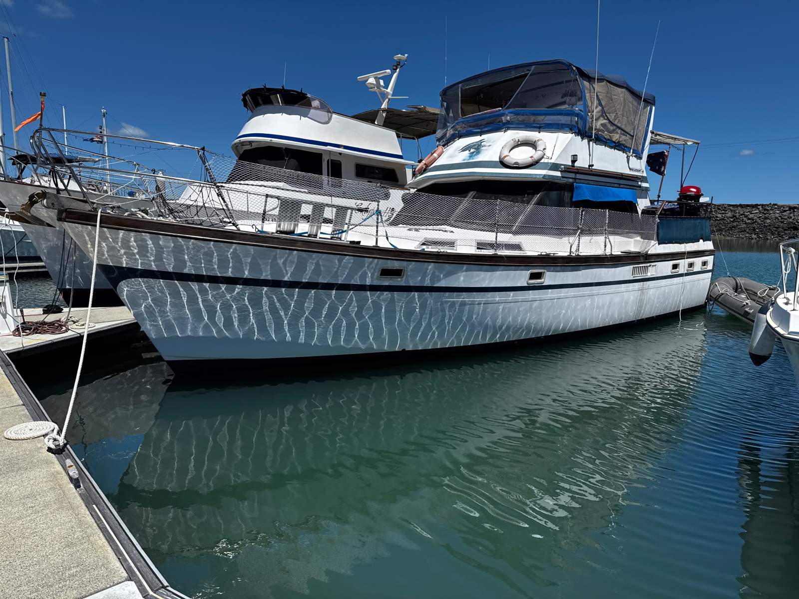 President 41 Flybridge Cruiser