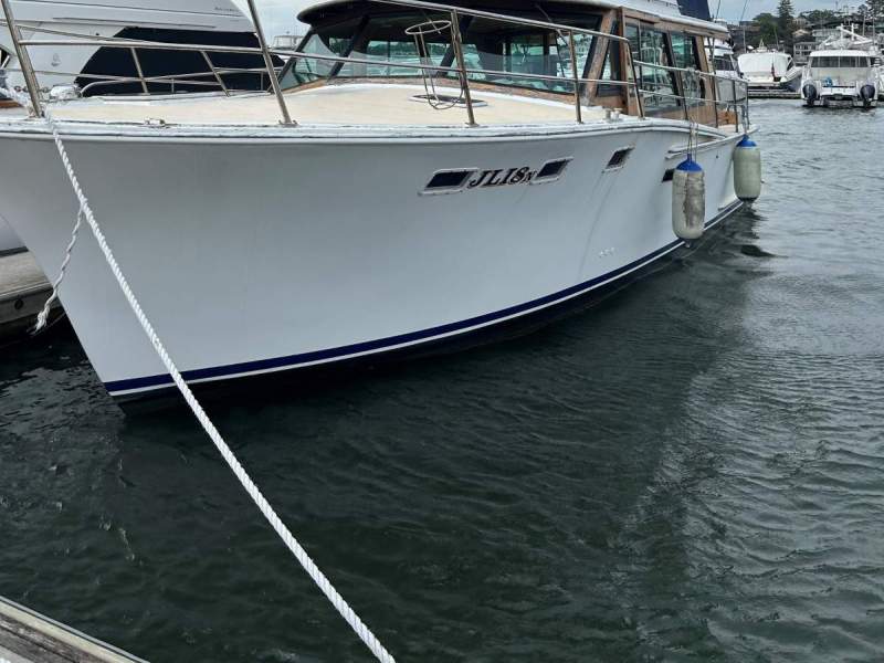 Griffin 36 Flybridge Cruiser