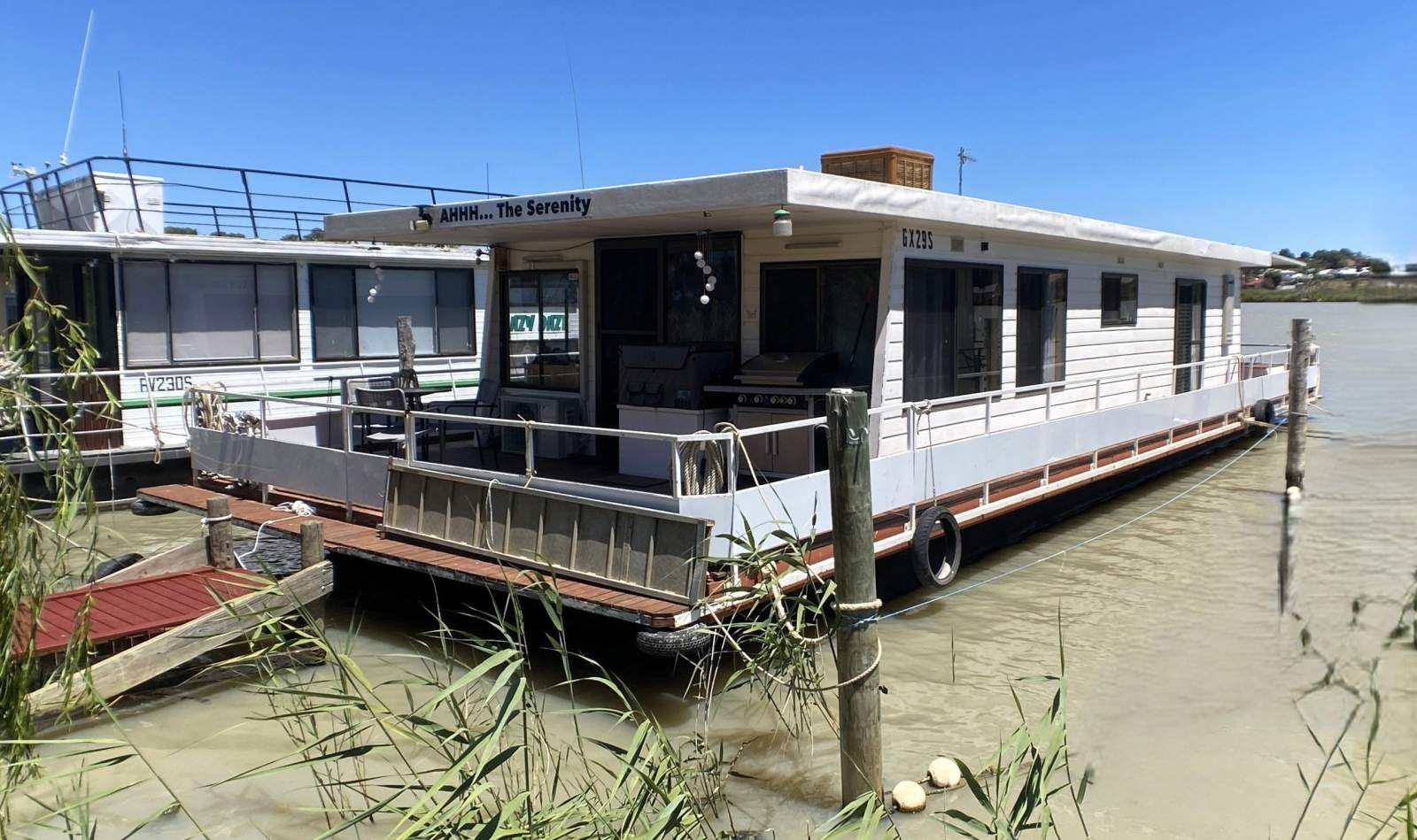 "Ahhh... The Serenity" 3 x Bed 1 x Bath, Houseboat.