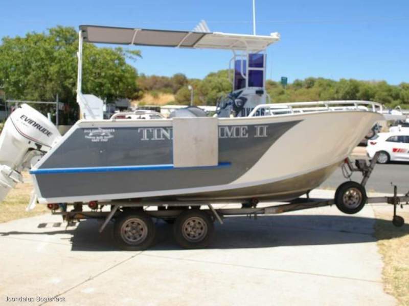 Dolphin 580 XL Nor-Wester center console