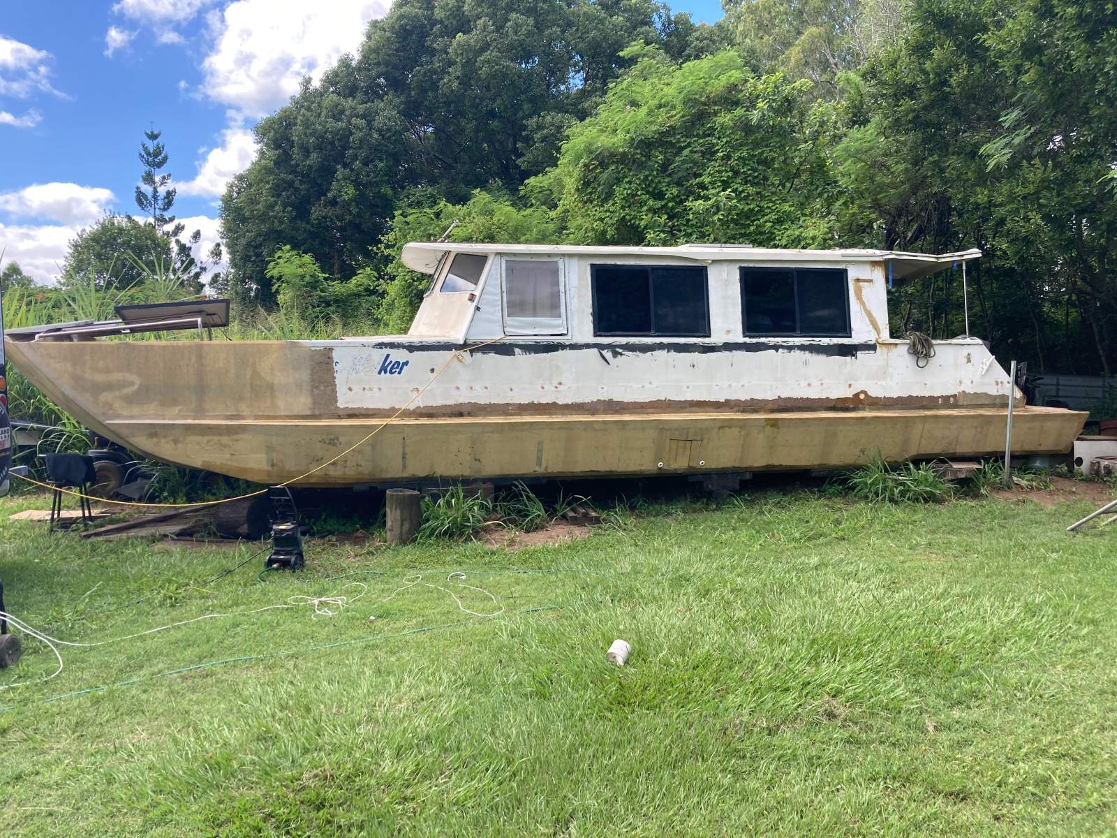 House Boat 36 ft Fiberglass (Maryborough QLD)