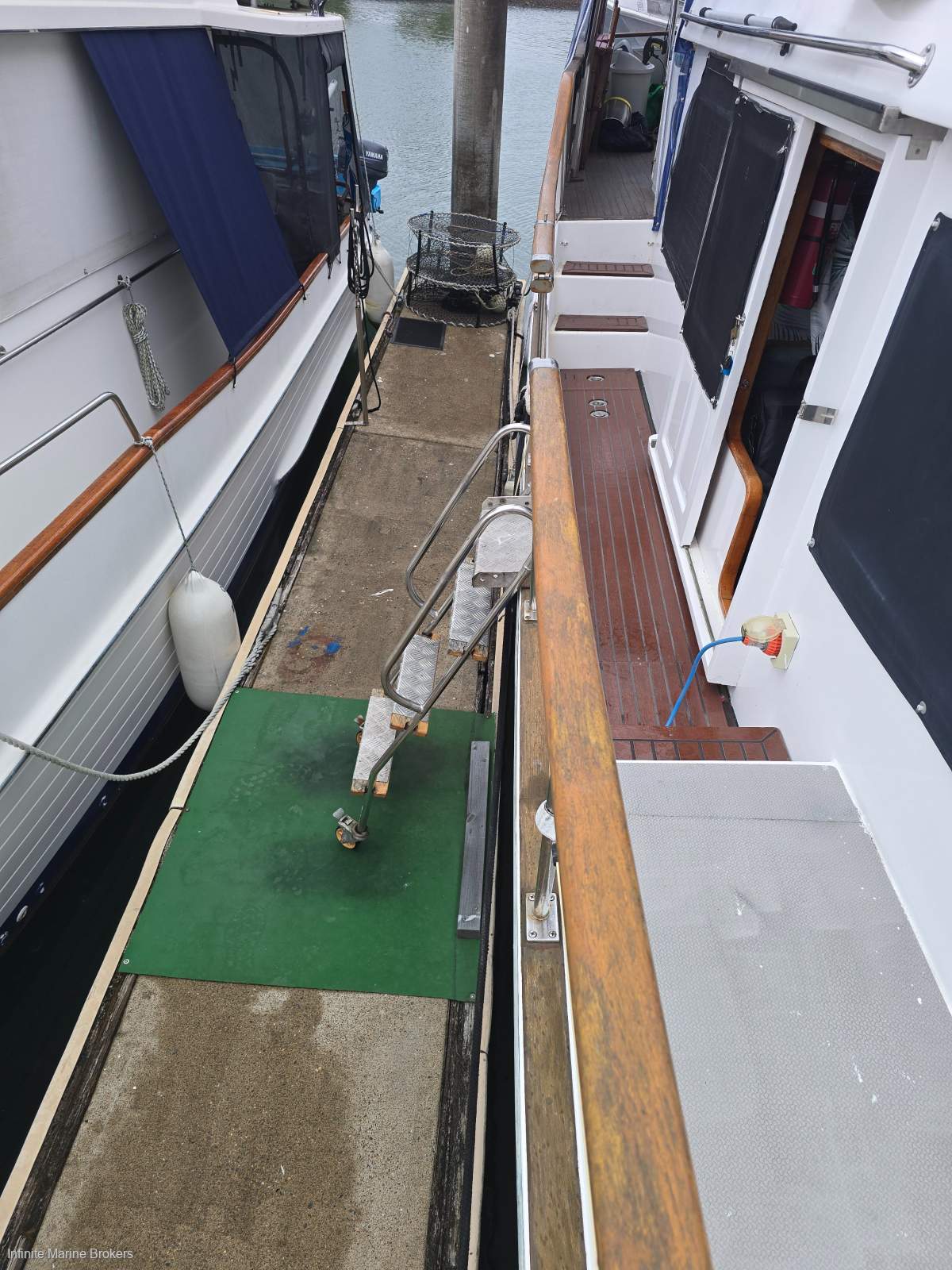 Ranger 40 Sundeck