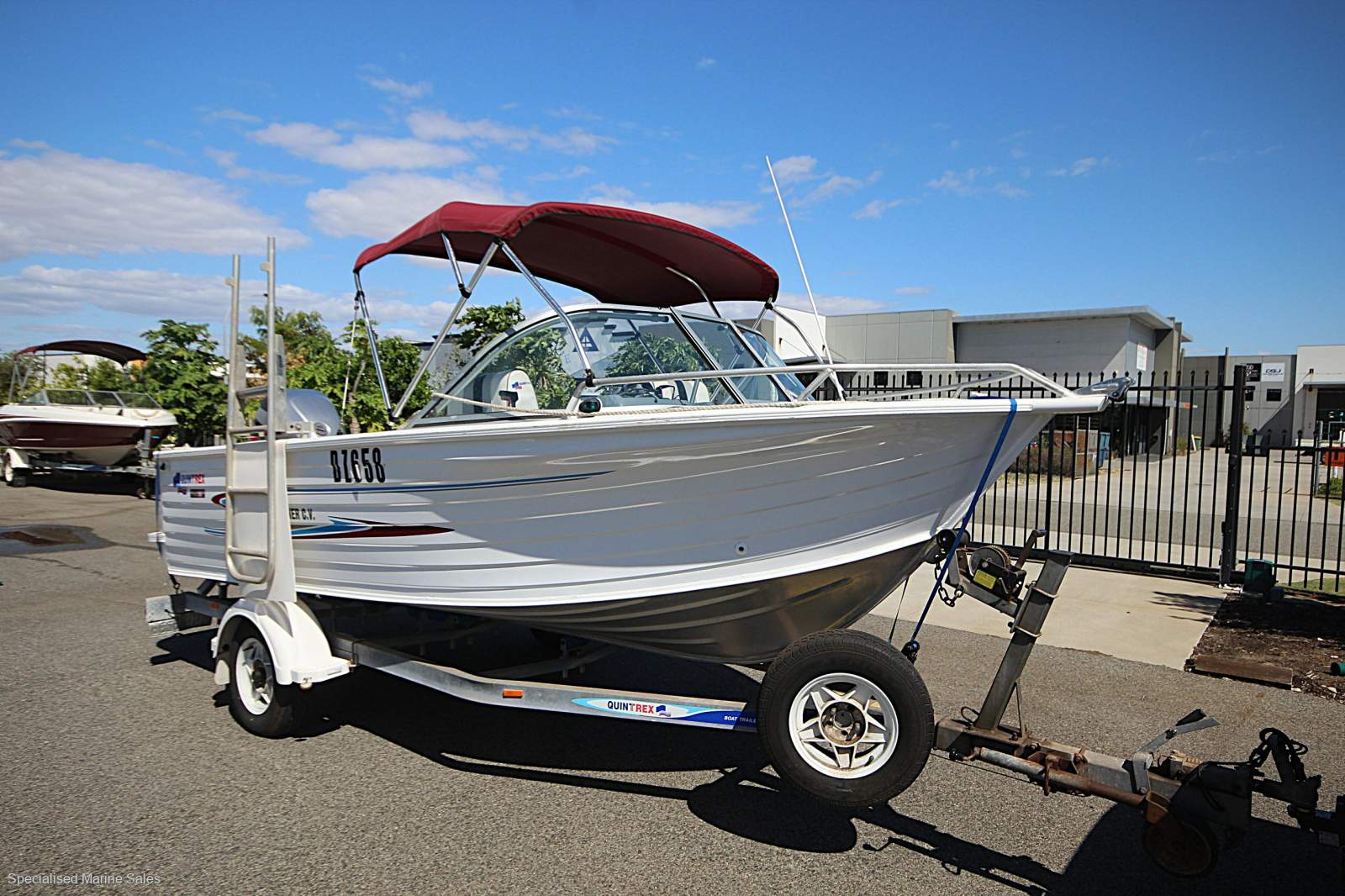 Quintrex 520 Coast Runner Cv *** CRAY TIPPER AND WINCH *** $ 26,900 ***