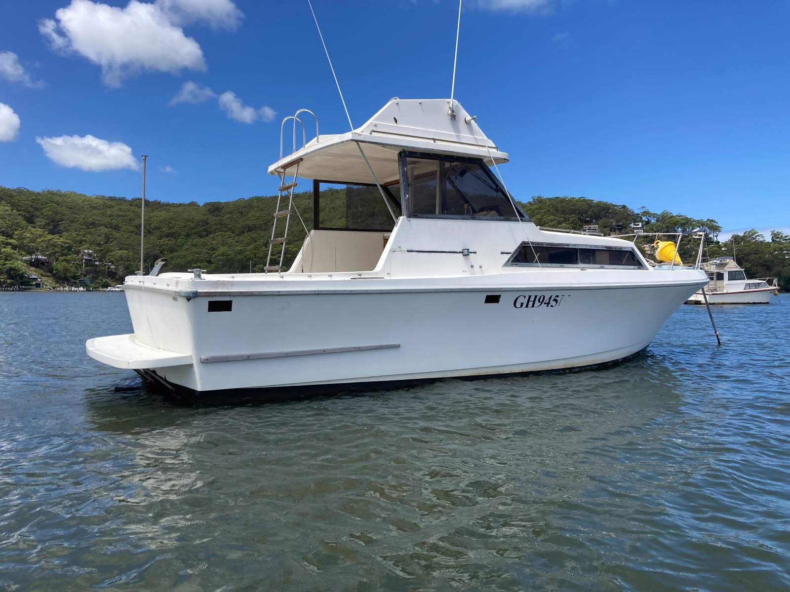 Mariner 28 Flybridge Low Price Add Value tidy up (Central Coast NSW)