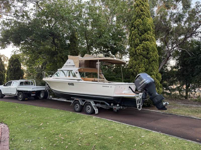 Bertram Caribbean 25 Flybridge With trailer and rib tender