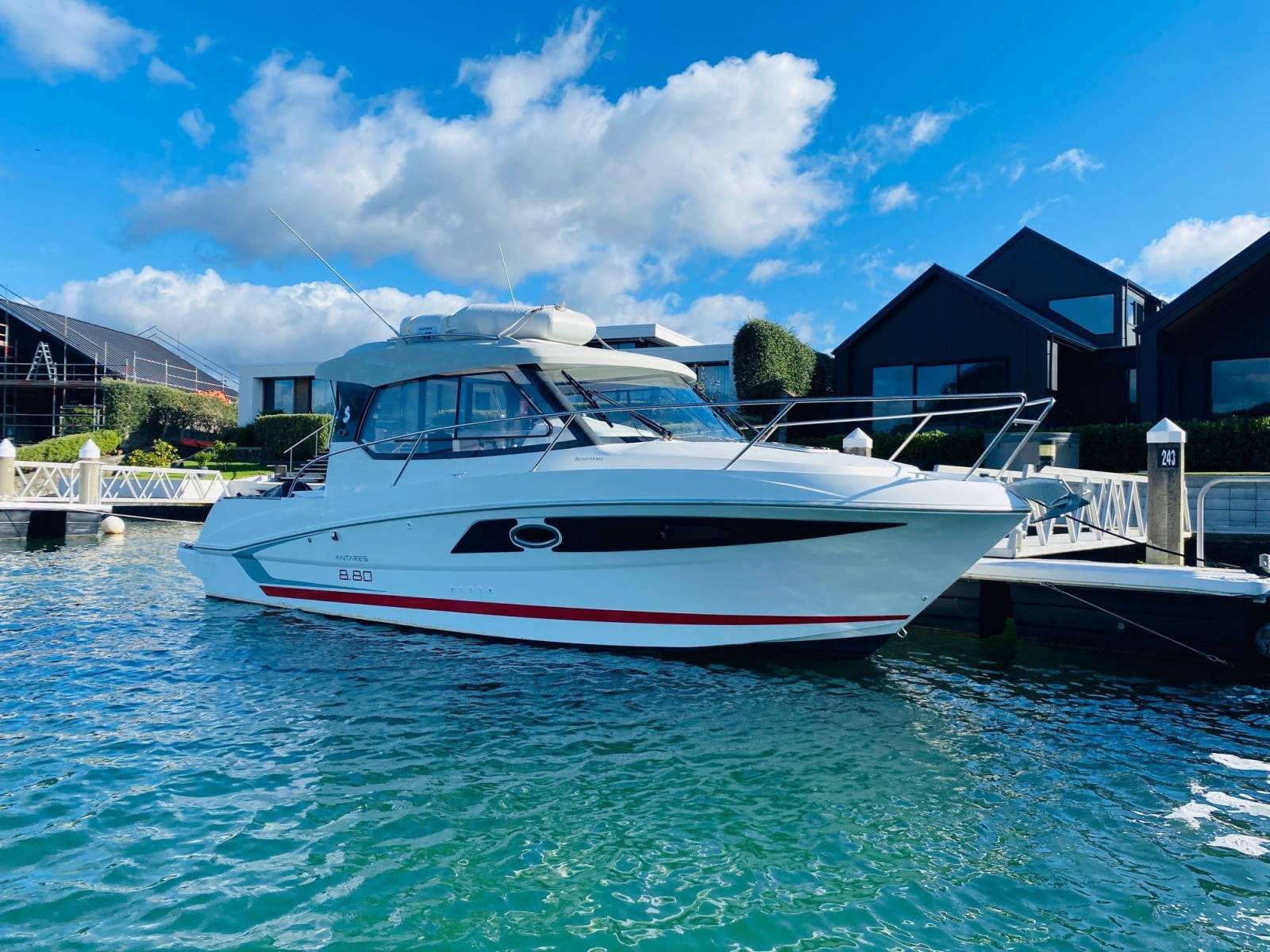 Beneteau Antares 8.80 OB