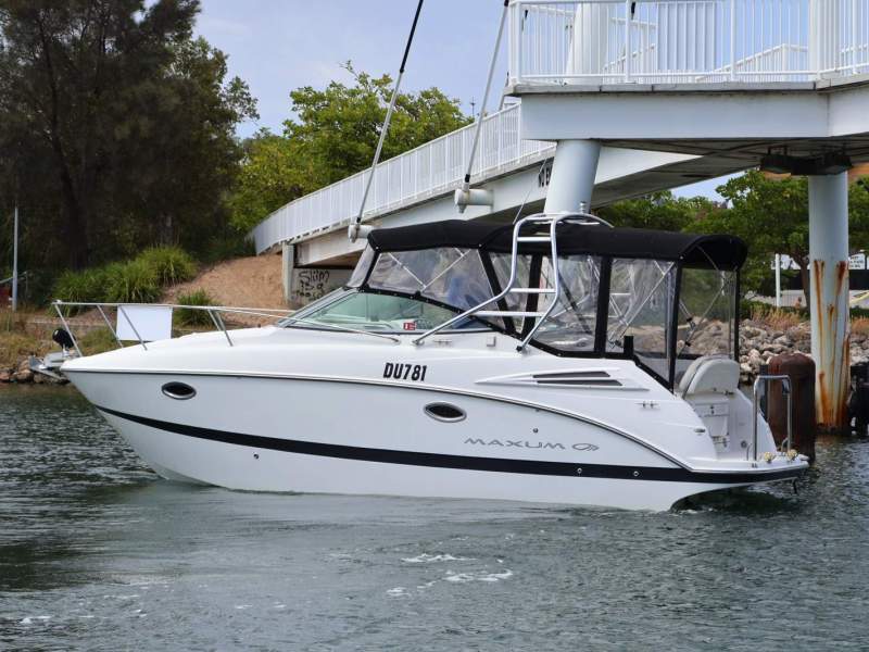 Maxum 2700 SE - Spacious Sports Cruiser with Low hours!