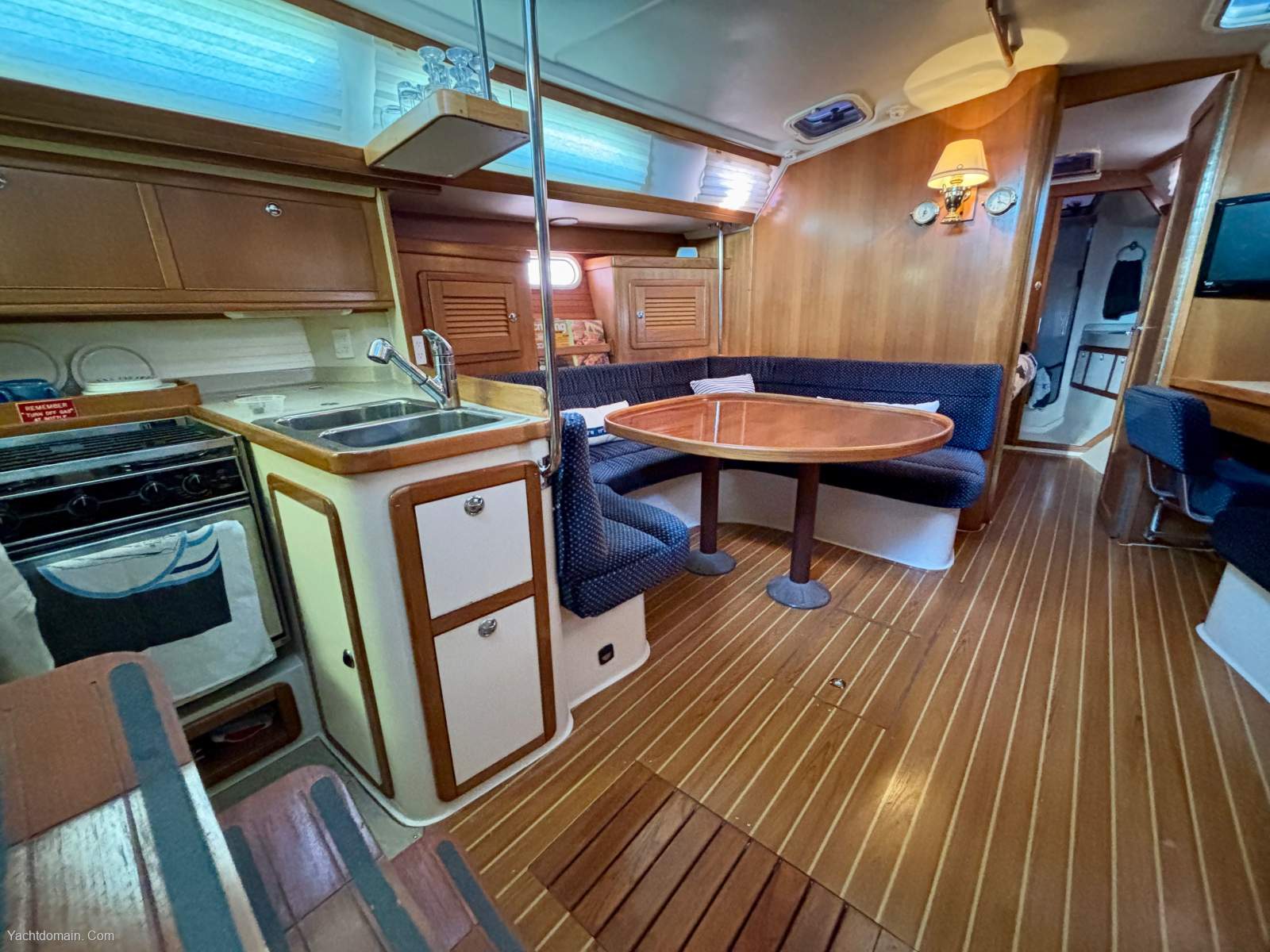 Catalina 42 MK II Two Cabin Pullman Owners Berth