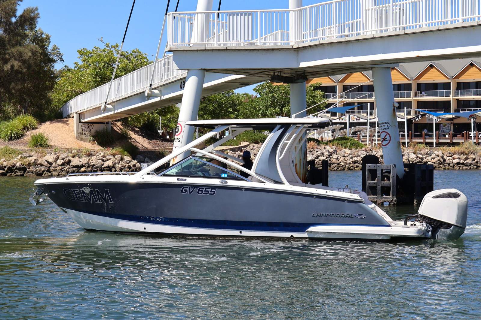 Chaparral 280 OSX - Performance Meets Practicality!