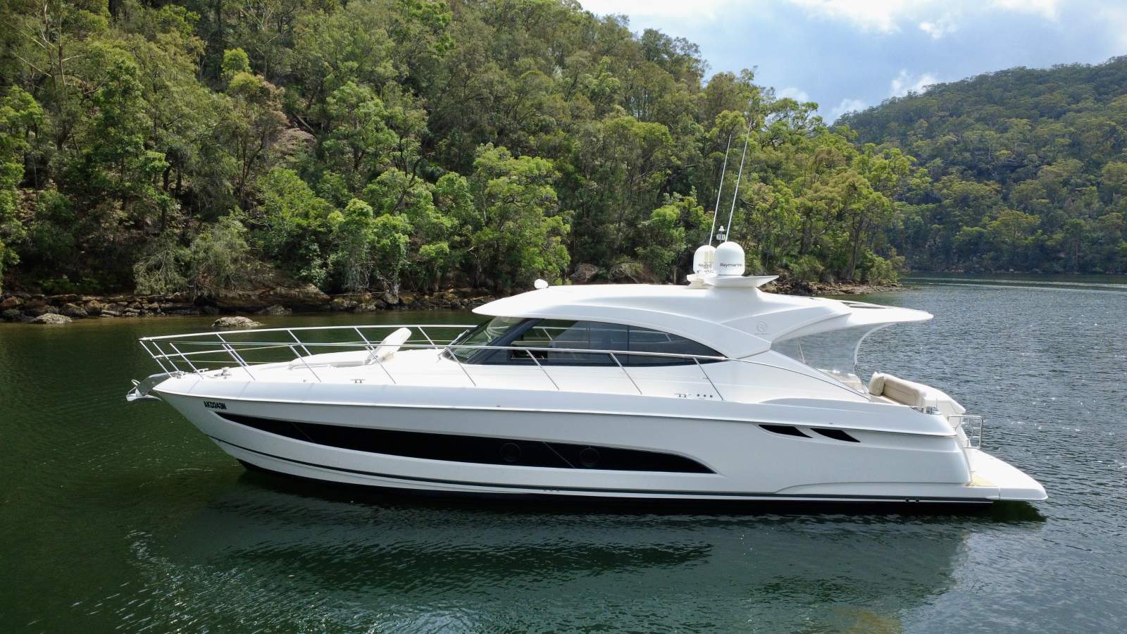 Riviera 4800 Sport Yacht