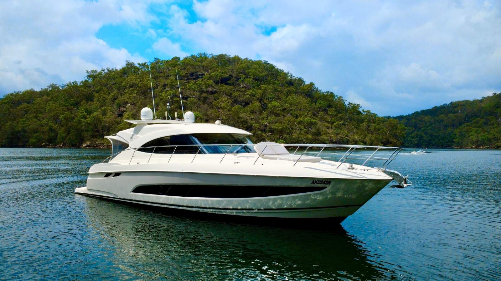 Riviera 4800 Sport Yacht