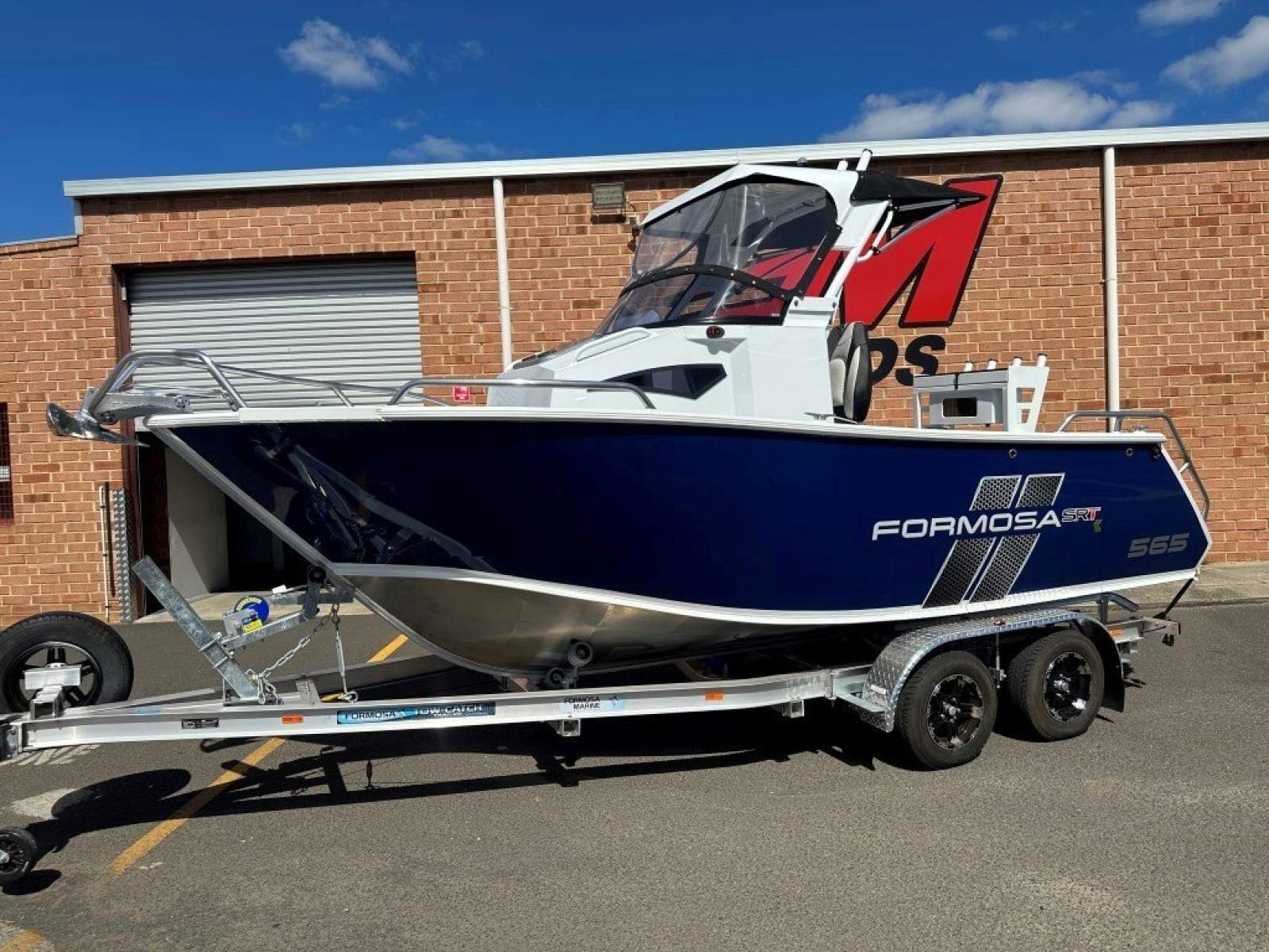 Formosa 565 SRT Centre Cabin