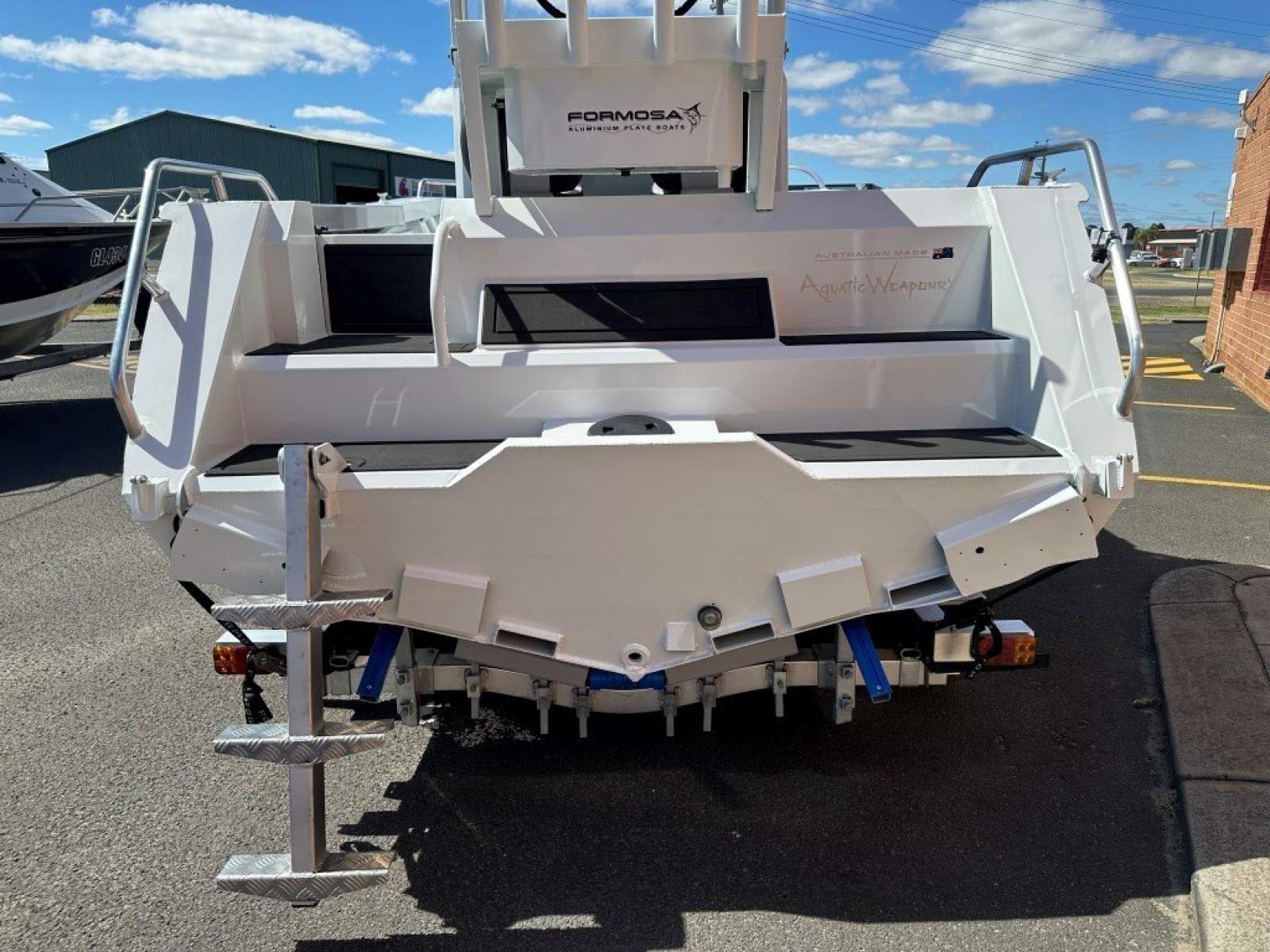 New Formosa 565 SRT Centre Cabin