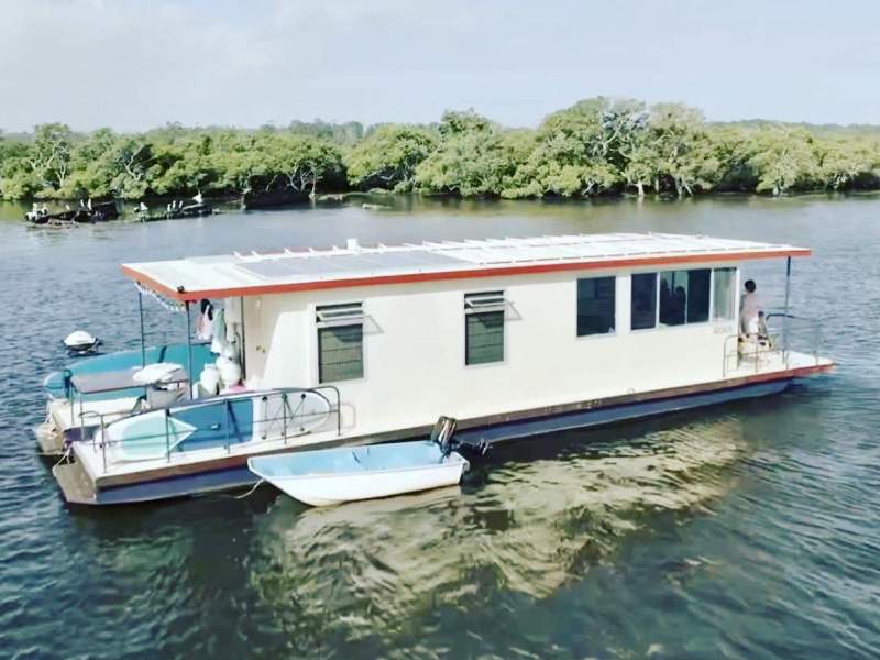 Apartment-style 14m houseboat - beautiful interior